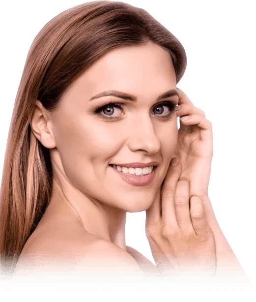 Mujer mostrando la mejora visible del rostro tras usar Oxys Crema Antiarrugas — luminosidad, firmeza y reducción de arrugas finas